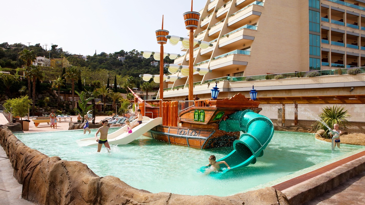 Piscina exterior Golden Bahia de Tossa & SPA